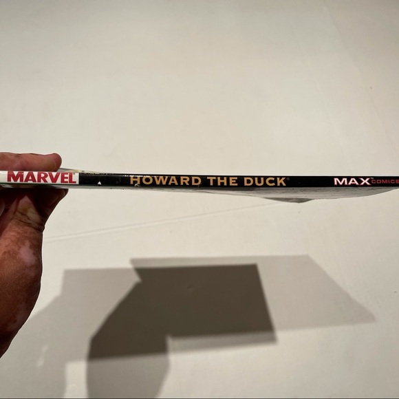 Howard The Duck max comics - Picture 2 of 5